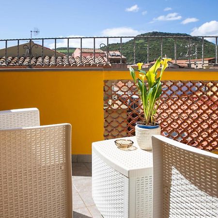 La Torre Del Pozzo Guest House Боза Екстер'єр фото