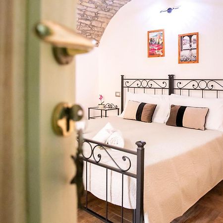 La Torre Del Pozzo Guest House Боза Екстер'єр фото