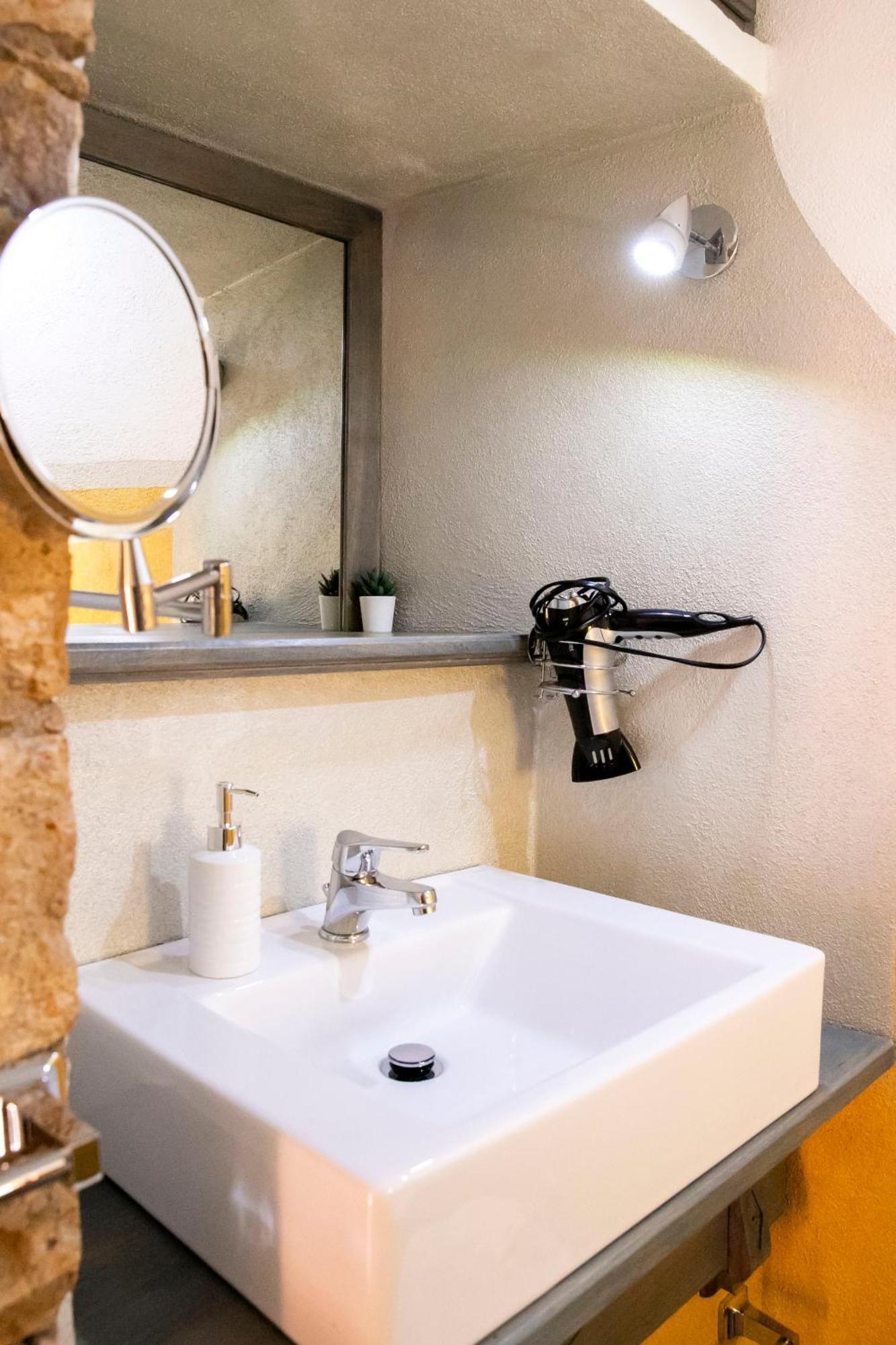 La Torre Del Pozzo Guest House Боза Екстер'єр фото