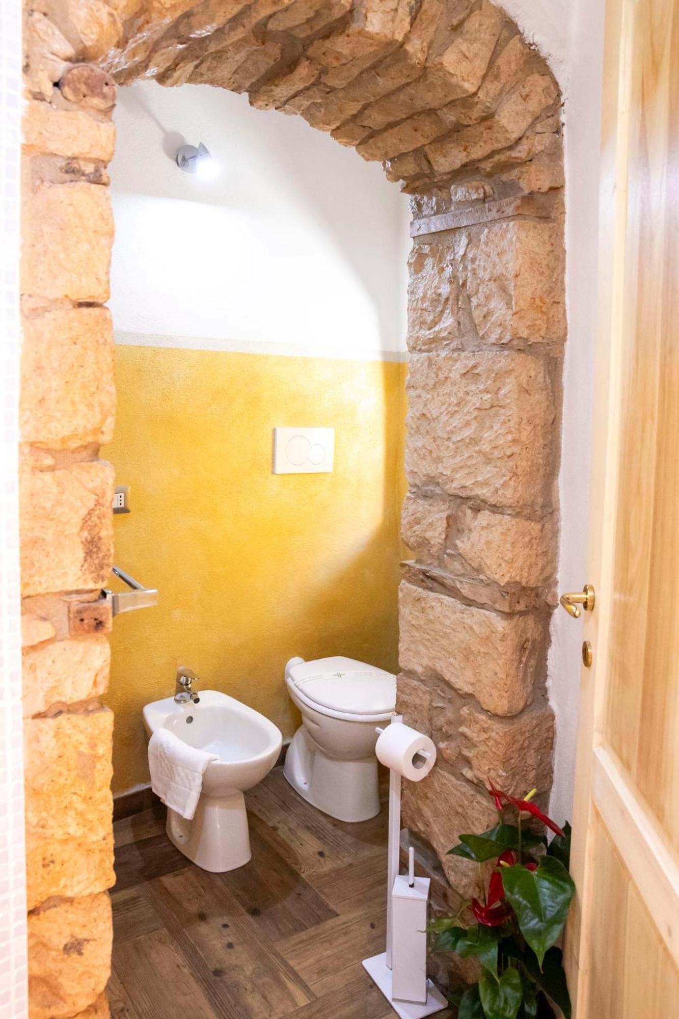 La Torre Del Pozzo Guest House Боза Екстер'єр фото