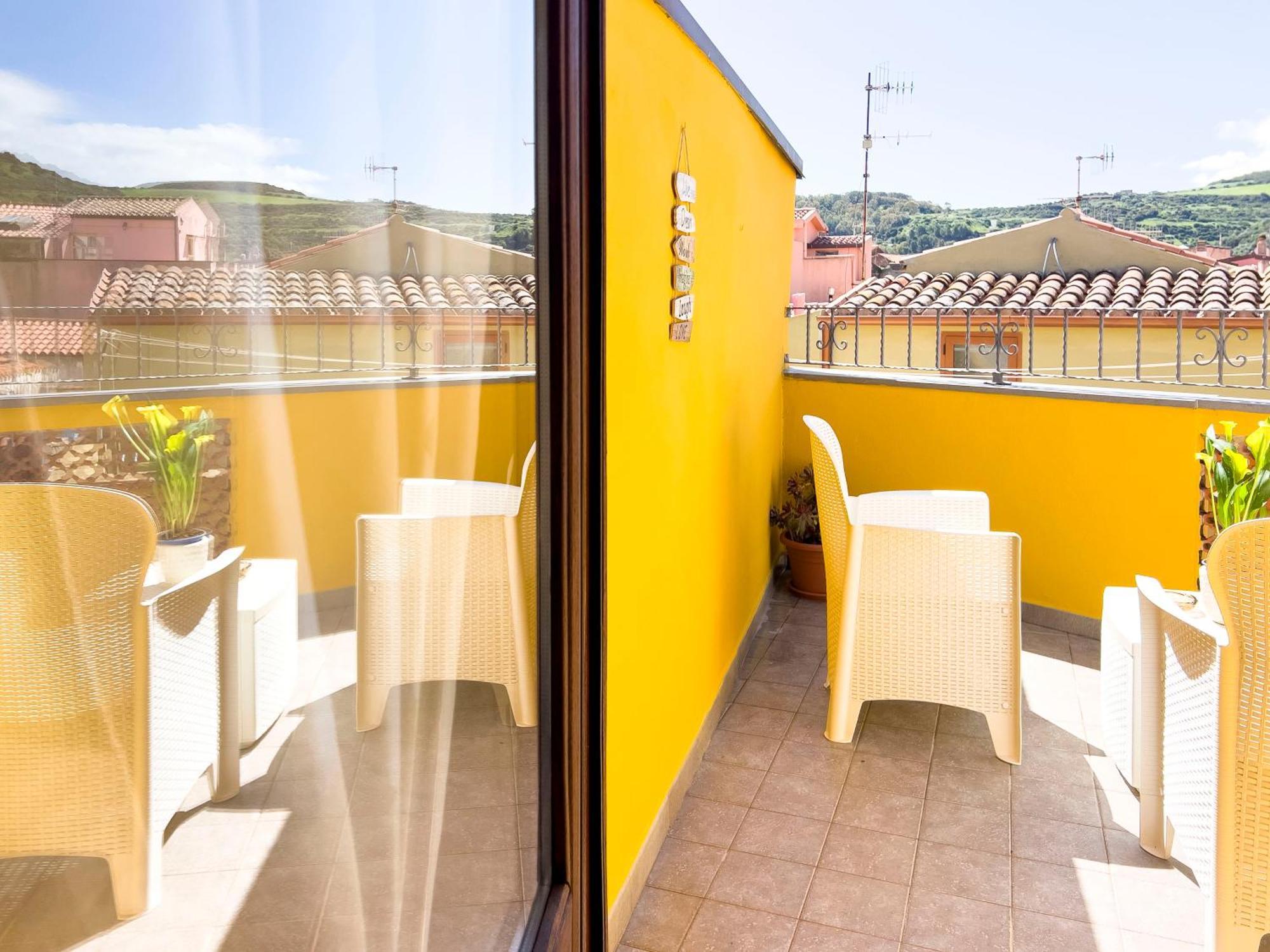 La Torre Del Pozzo Guest House Боза Екстер'єр фото