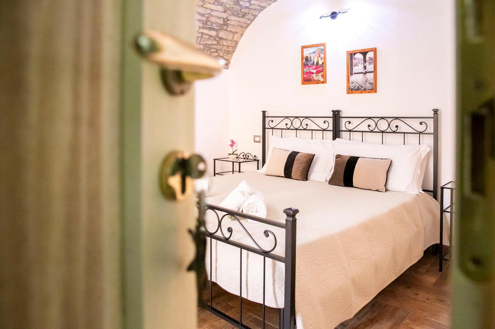 La Torre Del Pozzo Guest House Боза Екстер'єр фото